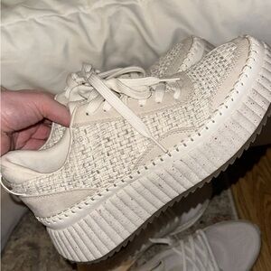 Universal Thread Cream Chunky Sole Sneakers